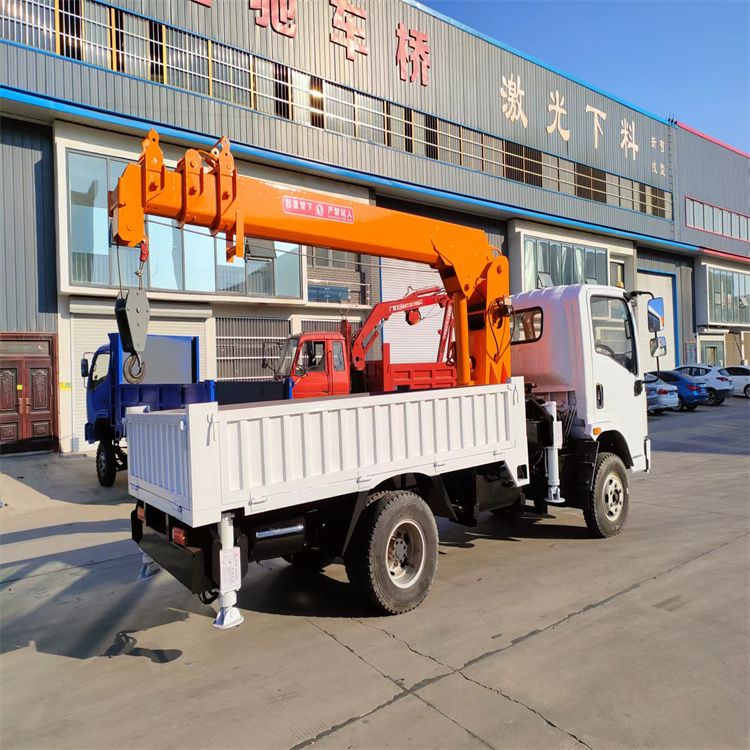 通化县三轮随车吊定制 农用改装机自备吊中瑞长期出售